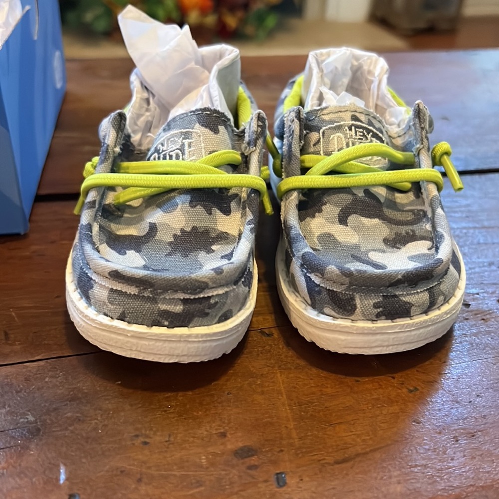 HEY DUDE Wally Toddler Camodino shoes size 5
